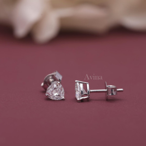 Pendientes de Diamante Cultivado en Laboratorio con Certificación IGI, Corte Solitario en Forma de Corazón, en Oro Blanco/Rosa y Amarillo de 18K |   Pendientes de Diamantes de Lujo - Product Image 4