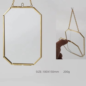 Cadre photo suspendu en métal doré vintage, cadre photo octogonal en verre avec chaîne pour décoration murale, cadeau de mariage moderne pour la maison - Product Image 1