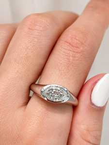 Bague de fiançailles solitaire en or massif 10k, 14k, 18k, or rose, argent, avec diamant de laboratoire ovale taille étagée couleur E de 2 carats - Product Image 1