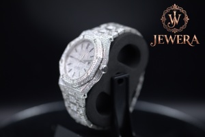 Reloj de Acero Inoxidable Plateado de la Mejor Calidad con Diamantes Mossinate, Reloj Impresionante para Hombres y Mujeres con un Atractivo Clásico - Product Image 3
