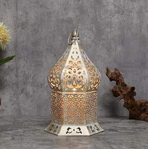 Lanterne à bougie noire avec revêtement en poudre, motif découpé en métal doré avec logo personnalisé, pour la décoration de piscine, salon, restaurant, mariage - Product Image 2