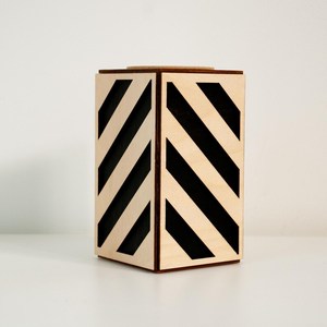 Jarrón de Madera Moderno con Diseño Geométrico Chevron, Portaflores Decorativo Minimalista, Macetero de Madera Natural Hecho a Mano, Elegante para Mesa - Product Image 5