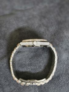 Montre-bracelet de luxe hautement personnalisée pour homme, en acier inoxydable, avec diamants moissanite taille ronde et motif épines hip-hop - Product Image 4