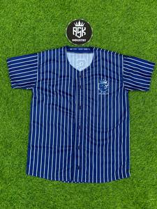 Camiseta Deportiva de Béisbol Personalizada con Rayas Azules, Sublimada, Transpirable, de Secado Rápido, Cuello en V, Manga Corta, con Nombre del Equipo y Letras - Product Image 2