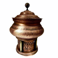 Plat à chafing en bronze sculpté à la main avec motif floral sur support carré de style Chowki pour présentations de buffet