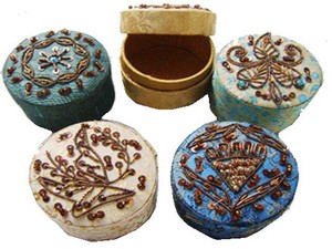Boîtes à bijoux rectangulaires en bois, décorées à la main, lot de 3, thème floral, boîtes à pilules décoratives traditionnelles, décoration de la maison, cadeau artisanal - Product Image 4