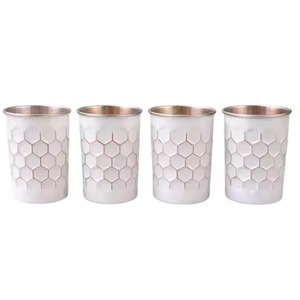 ชุดแก้วทองแดงสีขาวแบบตอกลาย 4 ใบ - เป็นมิตรกับสิ่งแวดล้อมและพกพาสะดวกสำหรับดื่มน้ำที่บ้านและนอกบ้าน สไตล์อเมริกัน - Product Image 1