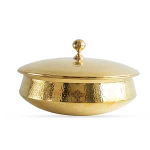 Cazuela de lujo desmontable de metal con acabado martillado, patrón dorado, tapa de cúpula y base de pedestal de madera con patas para servir o como olla caliente - Product Image 4