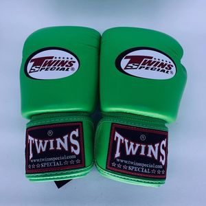 Guantes de Boxeo MMA Ligeros de Alta Calidad a Precio Económico, Guantes de Entrenamiento Profesionales UFC Impresos, de Cuero PU - Product Image 1
