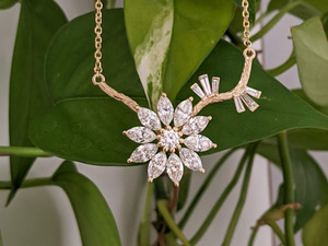 Collier de luxe en or 10K 14K 18K et argent 925 935, avec diamants de laboratoire taille marquise et baguette, motif branche florale, plaqué rhodium, pour mariage - Product Image 2