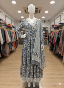 Ensemble élégant Anarkali Kurta à imprimé floral bleu, col brodé complexe, pantalon assorti et dupatta imprimé pour soirée - Product Image 2