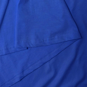 เสื้อยืดคอวีของผู้ชายเข้ารูปผ้าฝ้าย100% สีทึบระบายอากาศเป็นมิตรกับสิ่งแวดล้อม - Product Image 4