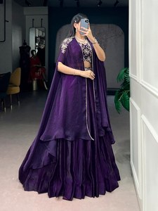 Lehenga Choli de Seda Morada Reversible y Elástica, Estilo Shrug, Hasta el Tobillo, para Bodas, para Mujer - Product Image 3