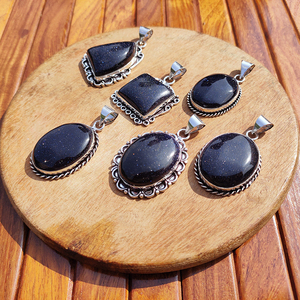 Collar con colgante de piedra arenisca azul natural con engaste de bisel, latón bañado en plata, hecho a mano, joyería de piedras preciosas al por mayor, regalo bohemio - Product Image 6