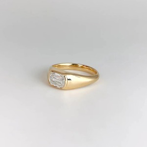 แหวนมอสซาไนต์ทรงยาว 1.30 กะรัต ดีไซน์มินิมอล ตัวเรือนทองคำขาว 14K ประดับเพชรแล็บแทนเพชรแท้ เหมาะสำหรับเป็นแหวนหมั้น - Product Image 2