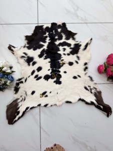 New Arrival Cowhide Leather Area <b>Rugs</b> Hot Sale <b>Black</b> White <b>Rugs</b> for Living Room Home Decor Traditional 100 % Cowhide Handmade - Product Image 2