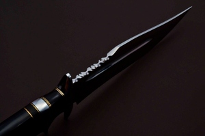Couteau Bowie artisanal en acier D2 avec manche en corne de buffle et garde en acier, couteau de survie et de chasse avec étui en cuir - Product Image 3
