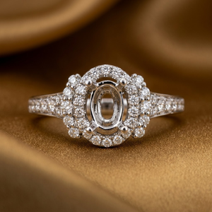 Bague semi-montée ovale en or blanc 18 carats massif avec halo vintage et milgrain, diamant naturel, bijoux sur mesure, fabricant en gros - Product Image 1