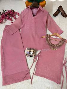 Conjunto Coordinado de Seda Rosa de Moda con Túnica de Cuello y Dobladillo en Capas, Escote Bordado y Pantalones Acampanados, Diseño Indo-Occidental para Fiestas - Product Image 2