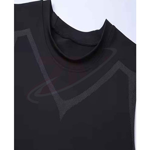 เสื้อยืดแขนสั้นรัดรูปสีดำสำหรับผู้ชาย เสื้อชั้นในออกกำลังกาย ผ้าโพลีเอสเตอร์สีพื้น สำหรับเล่นกีฬา - Product Image 4