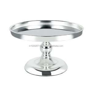 Grand présentoir à gâteaux en métal avec pieds décoratifs pour rehausser l'élévation du dessert sur les tables de buffet ou les comptoirs de présentation - Product Image 5