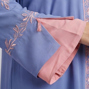 Abaya de qualité supérieure en satin polyester, style islamique pour femmes musulmanes, col en V, longueur cheville, manches longues, vente en gros, commande en gros - Product Image 5