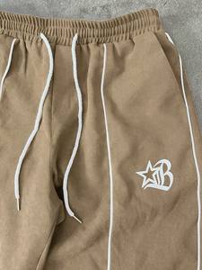 Conjunto Deportivo Unisex Personalizado Color Caqui con Bordado Personalizado, Chaqueta con Cierre de Alta Calidad en Poliéster/Nailon Ligero - Product Image 4