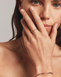 Anillo de Mujer Chapado en Oro Amarillo con Incrustaciones de Diamantes Redondos de Corte Brillante en Plata 925, Joyería Fina Clásica - Product Image 4