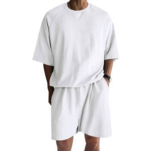 Ensembles deux pièces pour hommes : T-shirt à col rond et short d'été, survêtements amples, ensembles de sport légers avec poches - Product Image 1