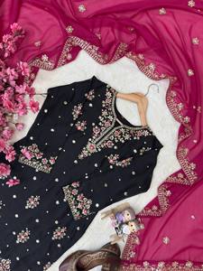 Dale un toque moderno a tu guardarropa con el nuevo conjunto de salwar kameez para mujer, ideal para fiestas. - Product Image 6