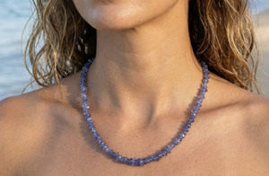 Collar Unisex Radheya Global con Fragmentos de Tanzanita Rara que Brillan en Tonos Violeta-Azul Oscuro - Product Image 2