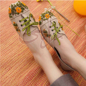 รองเท้าปักลายดอกทานตะวันแบบคลาสสิก ทำมือ เป็นมิตรกับสิ่งแวดล้อม น้ำหนักเบา แบบผูกเชือก คุณภาพสูง ทนทาน หนังแท้ทั้งคู่ - Product Image 3