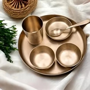 Ensemble de thali en laiton indien en gros – Vaisselle traditionnelle pour dîner, assiettes, bols, cuillères, tasses, articles de table pour hôtels, restaurants et maisons - Product Image 3