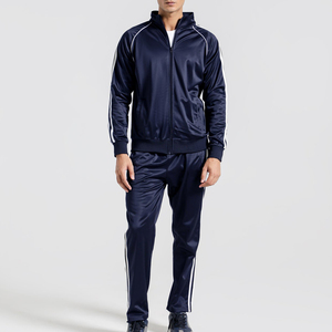 Conjunto Deportivo para Hombre al por Mayor, con Logotipo Personalizado, Chaqueta con Cremallera Completa y Pantalones Deportivos con Franjas Laterales - Product Image 4