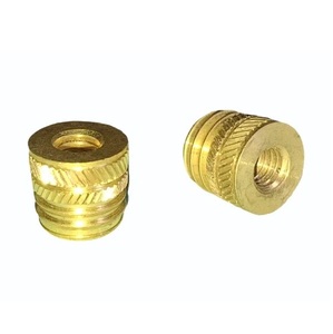 Écrou d'insertion fileté en laiton anti-rotation à ajustement serré pour pièce usinée CNC, à moletage rond, entraînement hexagonal, avec grip extérieur en spirale et filetage interne - Product Image 1