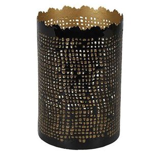 Porte-bougie artisanal en métal, apportant une beauté intemporelle, une éclairage doux et une harmonie au décor moderne. - Product Image 5