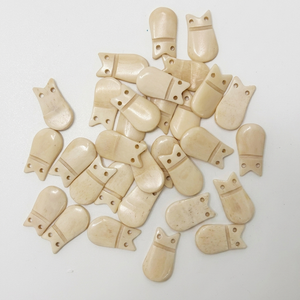 Dientes de Alce Naturales Tallados con Estilo de Imitación Antigua para Joyería, Manualidades, Accesorios, Decoración y Creaciones Artesanales - Product Image 1