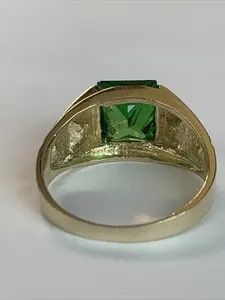 Anillo de Sello Vintage para Hombre con Moissanita Verde de Corte Brillante Redondo de 8 Quilates, Plata de Ley 925 Chapada en Oro Amarillo, para Fiesta - Product Image 2