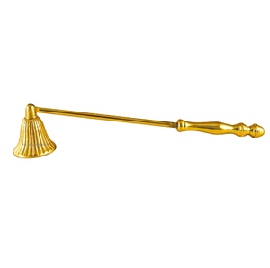 Abatidor de velas de latón puro de diseño elegante con mango largo para decoración navideña y del hogar - Product Image 1