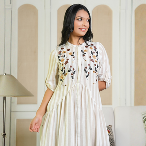 Elegante vestido midi blanco y beige para mujer - Product Image 5