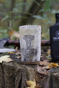 Cuerno Vikingo Artesanal para Beber y Vasos o Copas – Copa de Cuerno Medieval con Grabado, Varios Diseños - Product Image 6