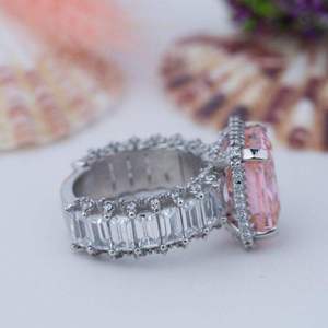 Anillo de Moissanita Cuadrada Rosa con Halo, Anillo de Boda Nupcial, Joyería en Tono Plateado para Mujer, Chapado en Rodio Rosa y Azul, Gran Cúbico Rectangular - Product Image 2