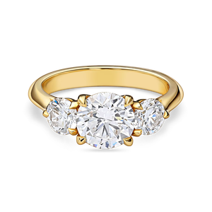 Anillo de compromiso redondo Art Deco con diamante cultivado en laboratorio de 1+ quilates y piedras laterales tipo baguette en oro amarillo, blanco, rosa y platino de 18 quilates. - Product Image 1