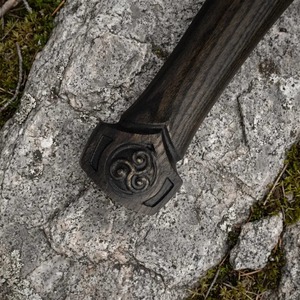 Marteau Viking gravé avec motif Yggdrasil, face carrée, acier au carbone, manche en bois, 12 pouces, texture antidérapante - Product Image 6