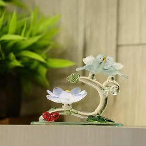 Cúpula de Vidrio Soplado a Mano con Diseño de Aves Voladoras - Pequeño Mundo de Vidrio, Decoración para el Hogar para el Año Nuevo Chino, Navidad, Abril - Product Image 1