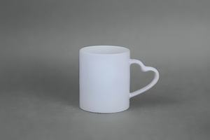 แก้วเซรามิกเคลือบสำหรับงานซับลิเมชั่น - ขนาด 11 ออนซ์ เคลือบเงาอย่างดี ใช้กับไมโครเวฟและเครื่องล้างจานได้ พร้อมหูจับตามหลักสรีรศาสตร์และผิวมันเงา - Product Image 3