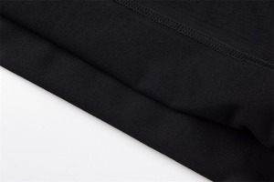 T-shirt noir à manches courtes pour homme, col rond, coupe classique, jersey tricoté, couleur unie, logo sur le devant, design respirant - Product Image 6