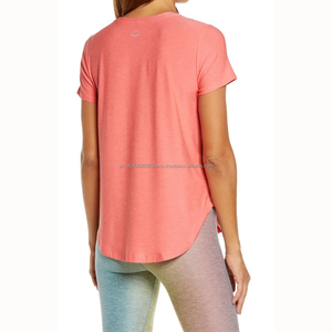 Camiseta de yoga con dobladillo curvo suave y elástico para mujer OEM - Product Image 2