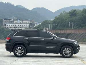 Vehículo Usado <span class=keywords><strong>Jeep</strong></span> <span class=keywords><strong>Grand</strong></span> <span class=keywords><strong>Cherokee</strong></span> Limited 4WD Diésel SUV <span class=keywords><strong>2015</strong></span> - Product Image 4