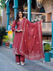Ensemble Salwar Kameez brodé rouge pour femme, Kurta à manches longues, pantalon Palazzo, Shawwarah pour fête et mariage - Product Image 3